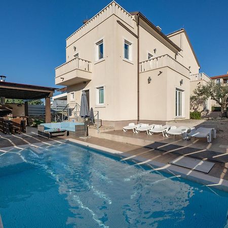 Villa Castagna Near The Sea With Private Pool And Sauna Premantura Exteriér fotografie