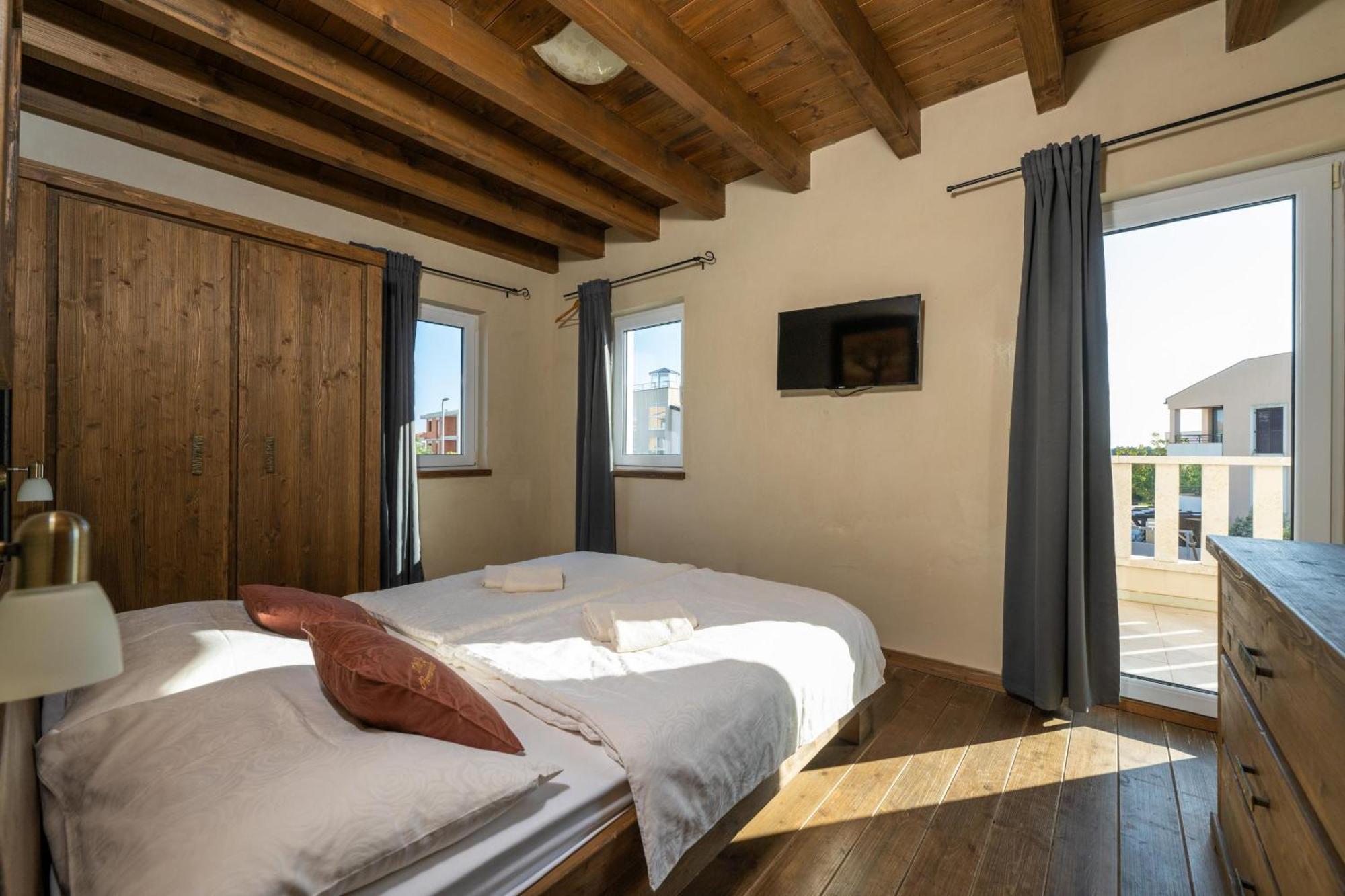 Villa Castagna Near The Sea With Private Pool And Sauna Premantura Exteriér fotografie