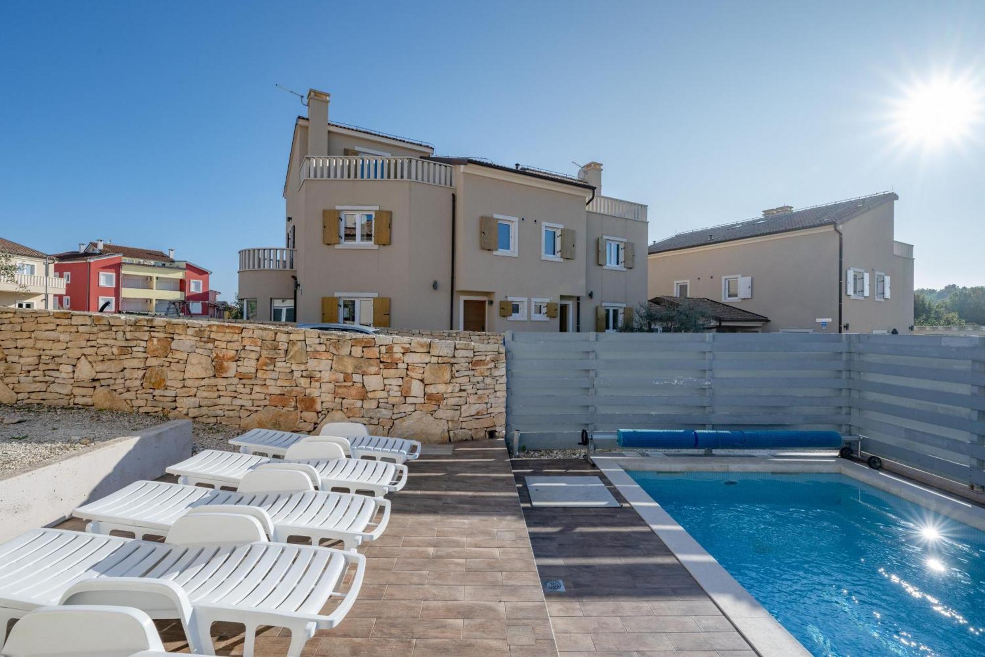 Villa Castagna Near The Sea With Private Pool And Sauna Premantura Exteriér fotografie