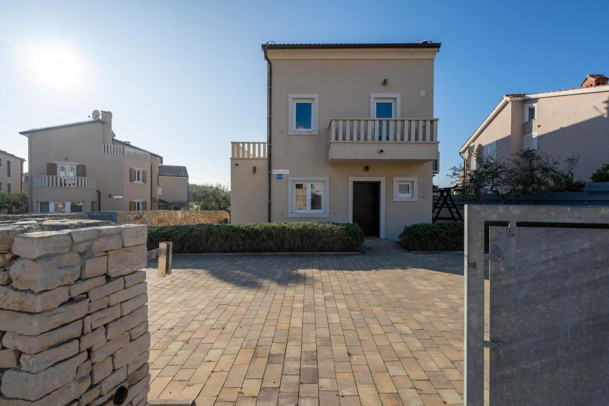 Villa Castagna Near The Sea With Private Pool And Sauna Premantura Exteriér fotografie