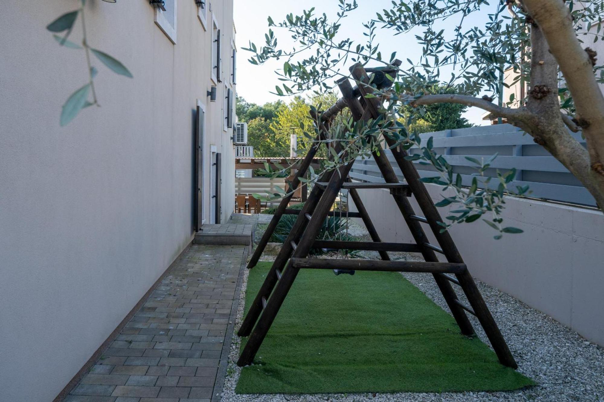 Villa Castagna Near The Sea With Private Pool And Sauna Premantura Exteriér fotografie