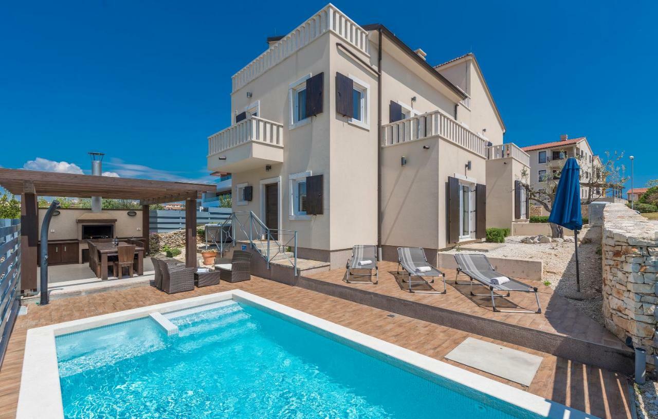 Villa Castagna Near The Sea With Private Pool And Sauna Premantura Exteriér fotografie