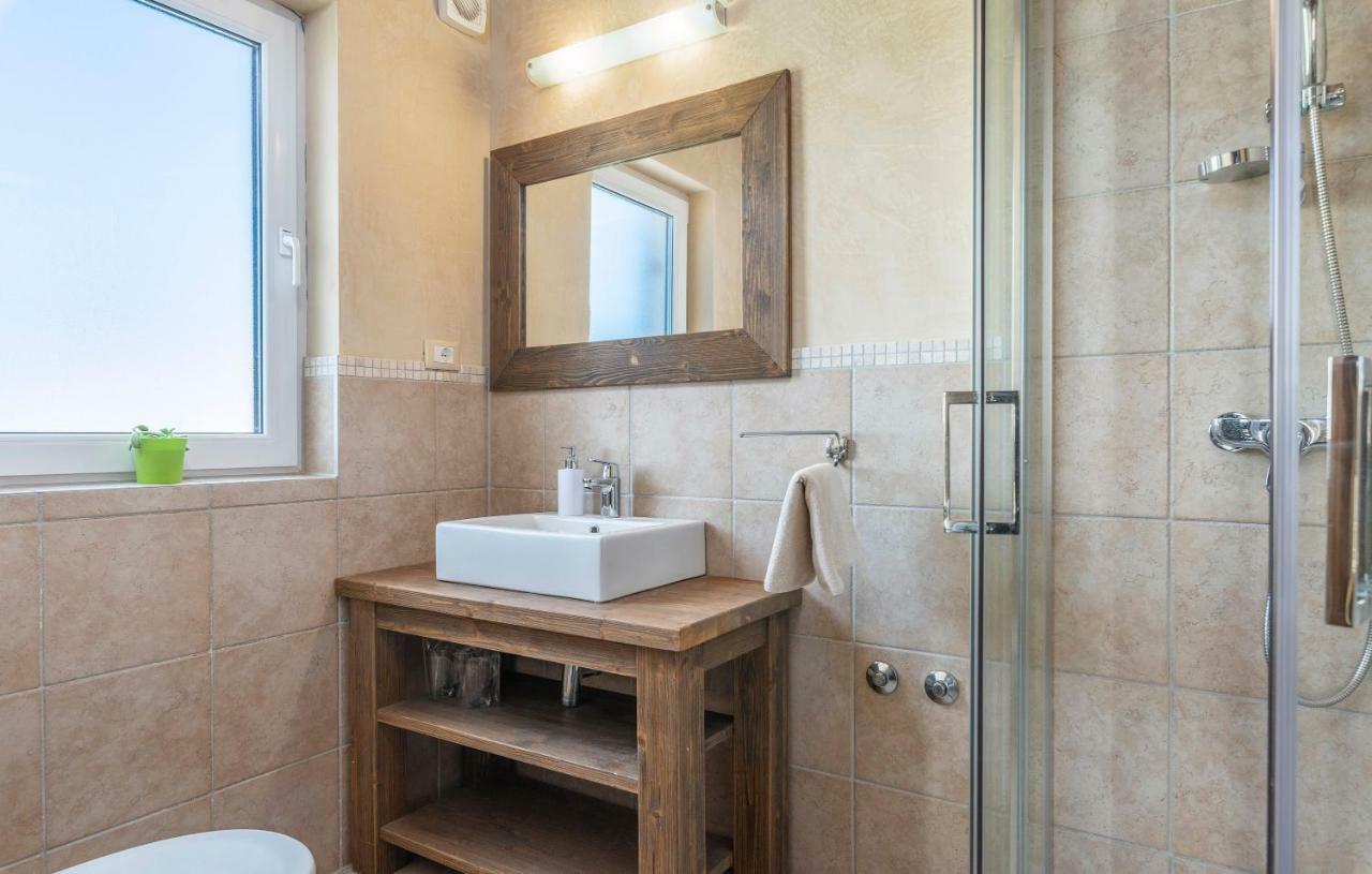 Villa Castagna Near The Sea With Private Pool And Sauna Premantura Exteriér fotografie